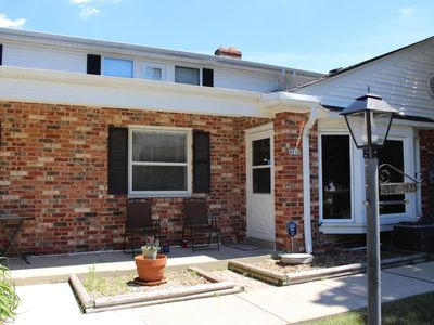 4916 W Colonial Ct #35, Greenfield, WI, 53220