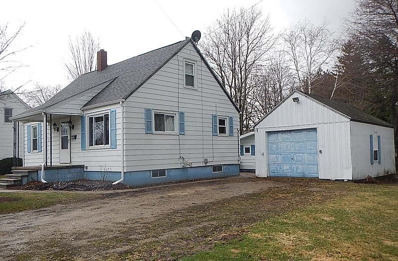 1st image of 517 S 1st St