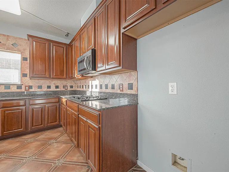 9407 Demsey Mill Dr — Photo 14