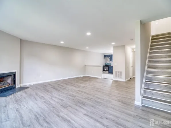 149 Keswick Dr, Piscataway, NJ 08854