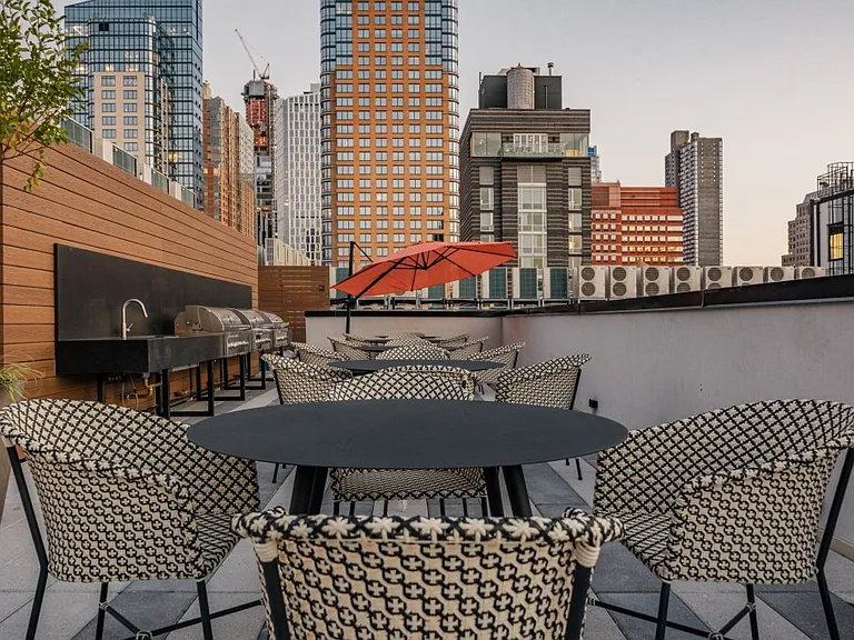 260 Gold St #411 — Photo 15