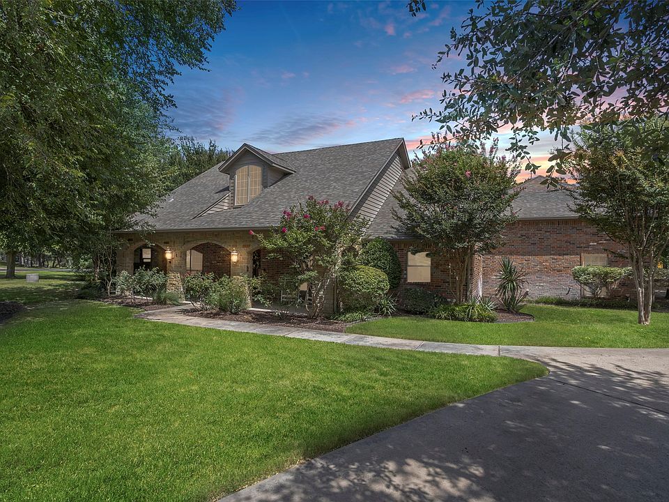 1st image of 301 S Oakvista Ct