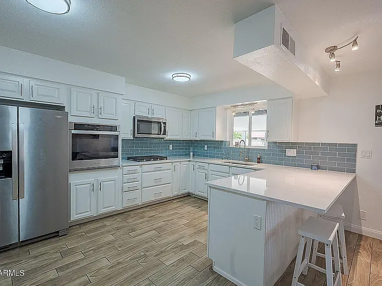 310 E Fremont Dr — Photo 7