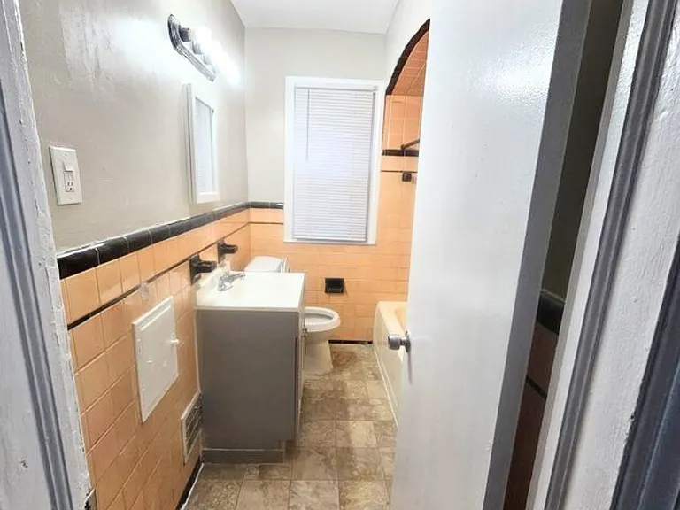 10803 Roxbury St — Photo 17