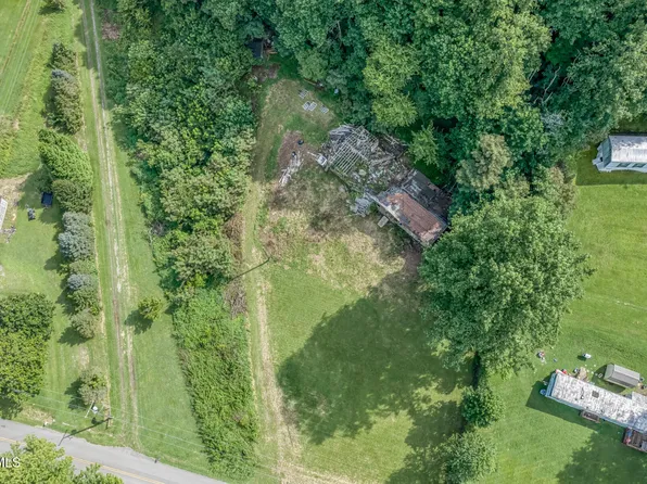 6128 E East Carters Valley Rd, Hiltons, VA 24258