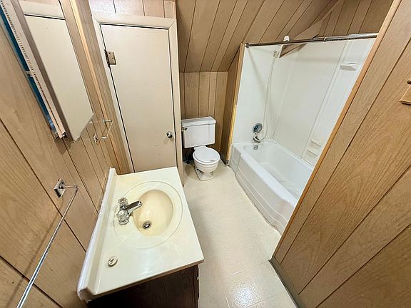 5th image of 1041 7th St APT 402
