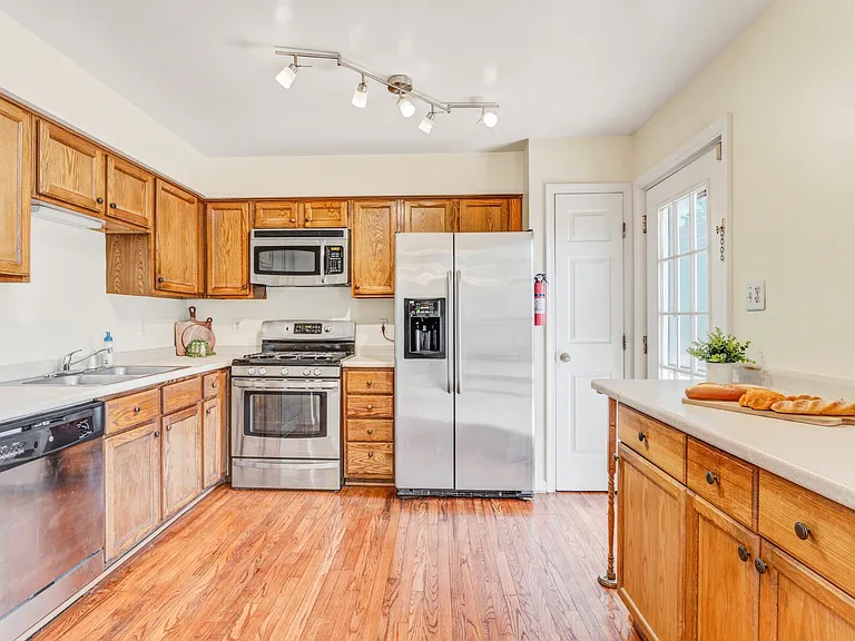 6423 Katherine Ann Ln — Photo 4
