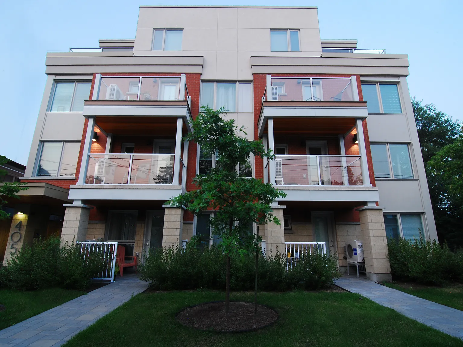 Tweedsmuir Lofts — Photo 1