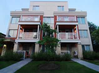 405 Tweedsmuir Ave #101, Ottawa, ON K1Z 5N6