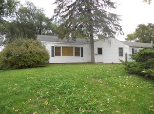 141 Walnut Ct, Mundelein, IL 60060