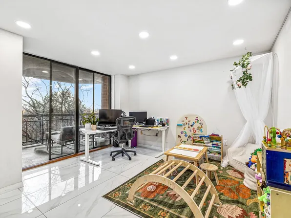 427 Harmon Cove Tower image 9 of 24