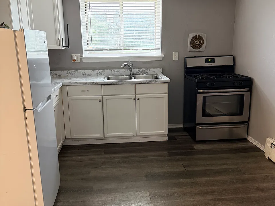 2116 Williamsburg Dr #201