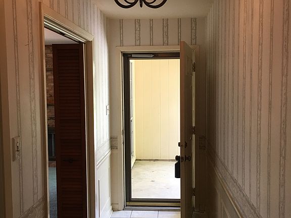 4th image of 5735 Bellaire Ln