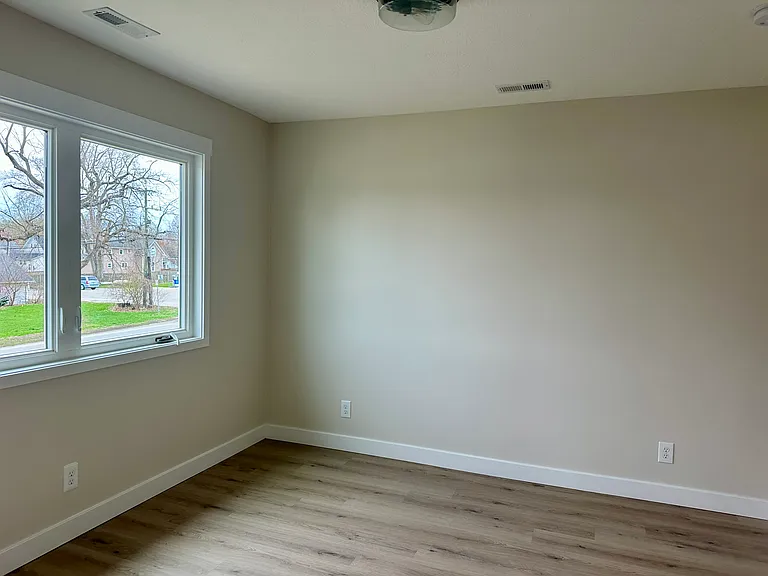 115 E Vine St — Photo 18
