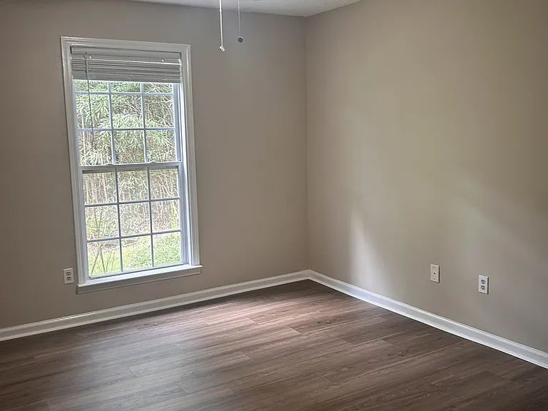 550 Creekwood Xing — Photo 9