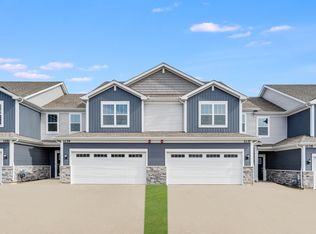 464 Carpathian Dr, Crystal Lake, IL 60012