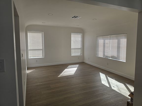 3rd image of 137 E Elm Ave