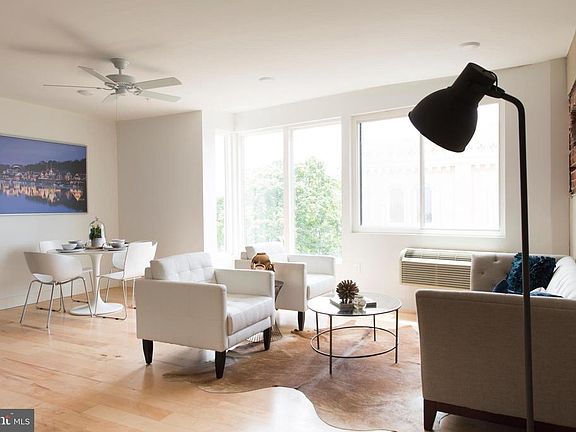 2nd image of 1637 Poplar St #39
