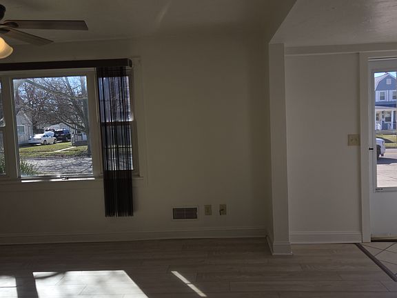 4th image of 419 Kansas Ave