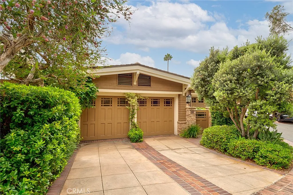 3 bed, 2.5 bath, 2923 sqft, $30,000 — Photo 3