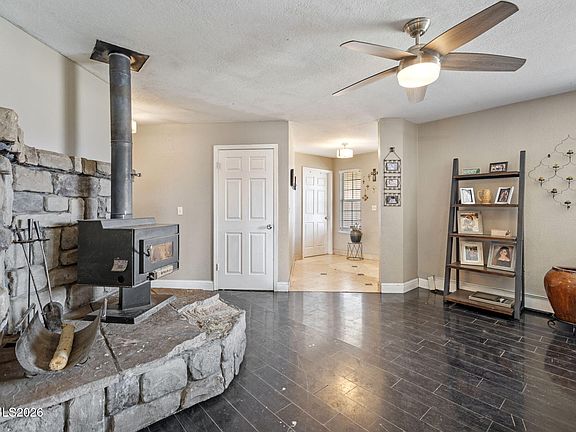 5th image of 621 Jill Dr