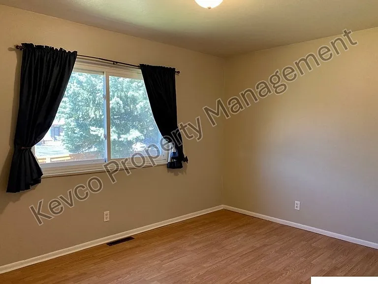 1728 Azalea Dr — Photo 8