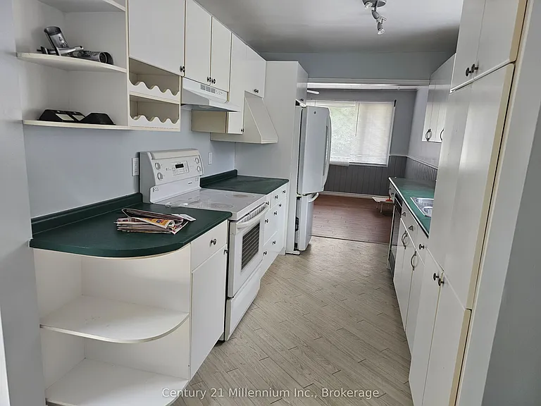 475 Hurontario St — Photo 3