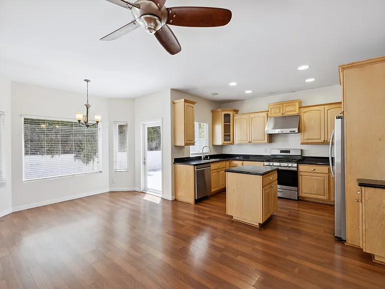 526 Houston Dr — Photo 7