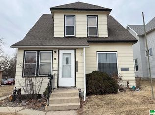 217 N Roosevelt Ave, Cherokee, IA 51012
