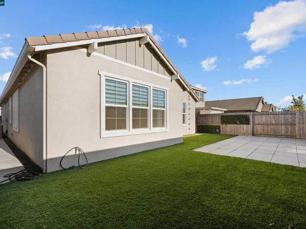 8300 Kevin Whiteley Dr, Elk Grove, CA 95757