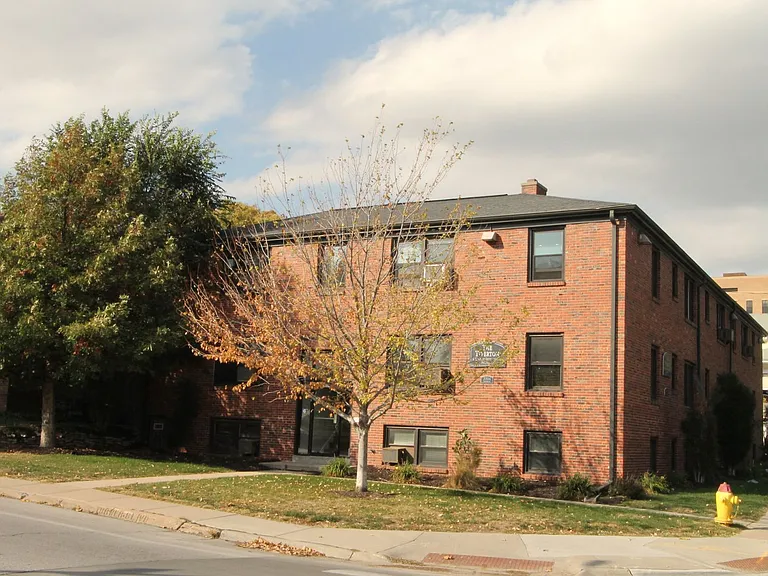 The Tiverton — Photo 11