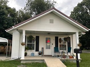 311 Montgomery St, Gillespie, IL
