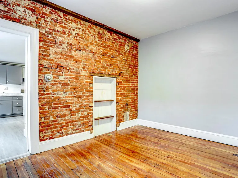 819 Columbia Ave #4 — Photo 2