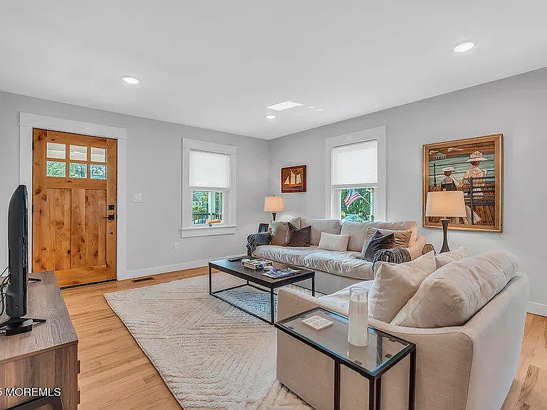55 Merritt Ave — Photo 8