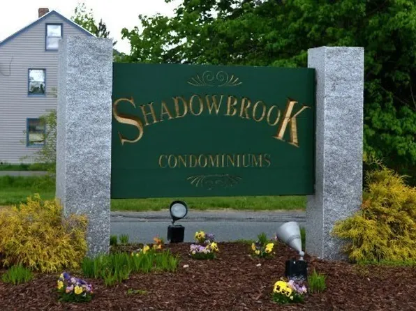 27 Shadowbrook Ln APT 24, Milford, MA 01757