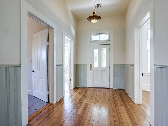 3rd image of 1119 N Olive St