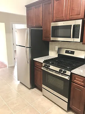 Rented by Amorelli Realty | media 14