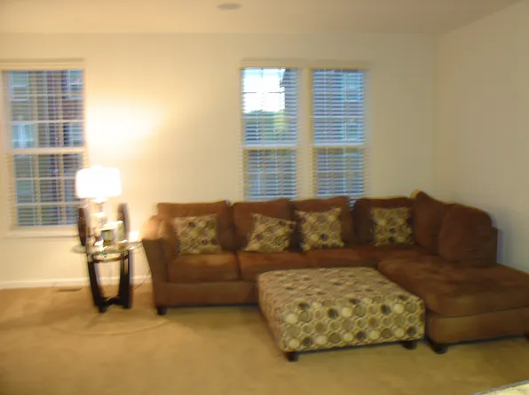 5554 Peanuts Ln, Waldorf, MD 20602