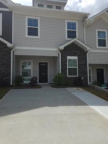 102 Lowland Dr Photo 1
