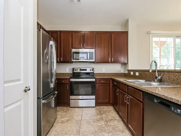 4068 E Windsor Dr — Photo 10