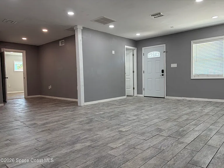 491 Seacrest Ave — Photo 5