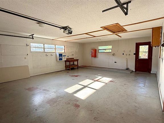 2nd image of 104 Lamplighter Rd