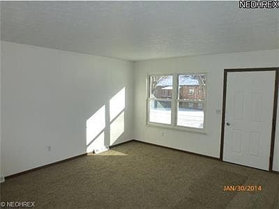 2nd image of 1880 Olympic St