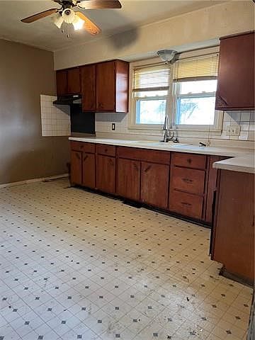 2nd image of 516 N Doniphan St