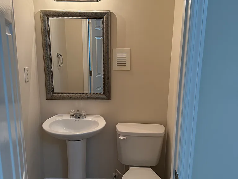142 Hubert Dr — Photo 7