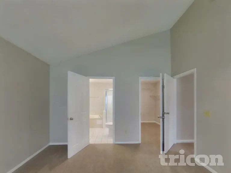 4739 Harpers Ferry Ln — Photo 8
