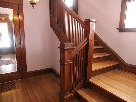 4th image of 1008 E Joy St