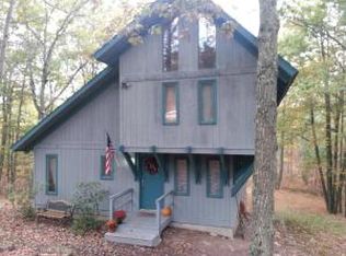 332 Forest Dr, Canadensis, PA 18325