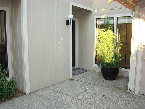 4th image of 1935 Ascot Dr