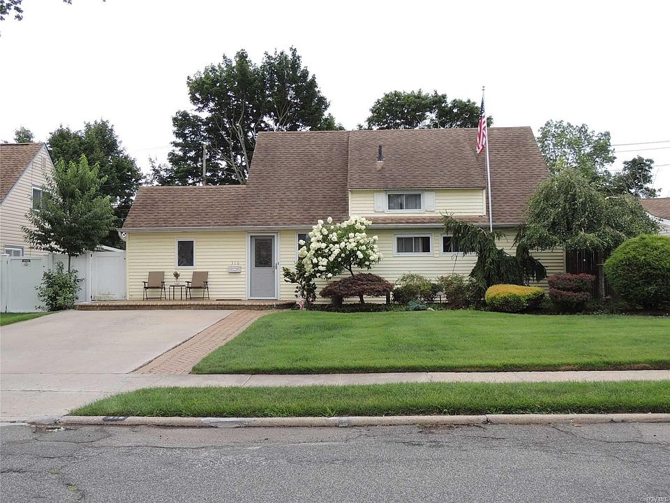 1st image of 316 S Duckpond Drive